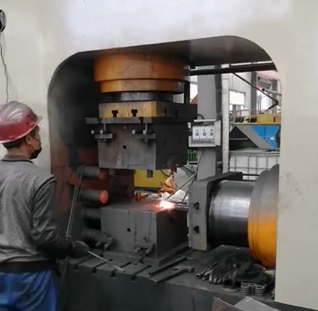 汽车零件接叉的模锻加工使用现场