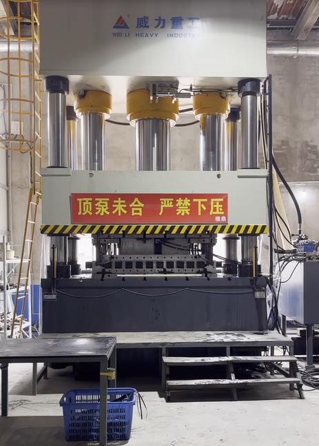 1200吨塑料建筑模板液压机